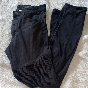 Divided Black Skinny Pants